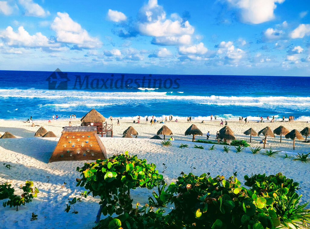 playa-delfines-cancun