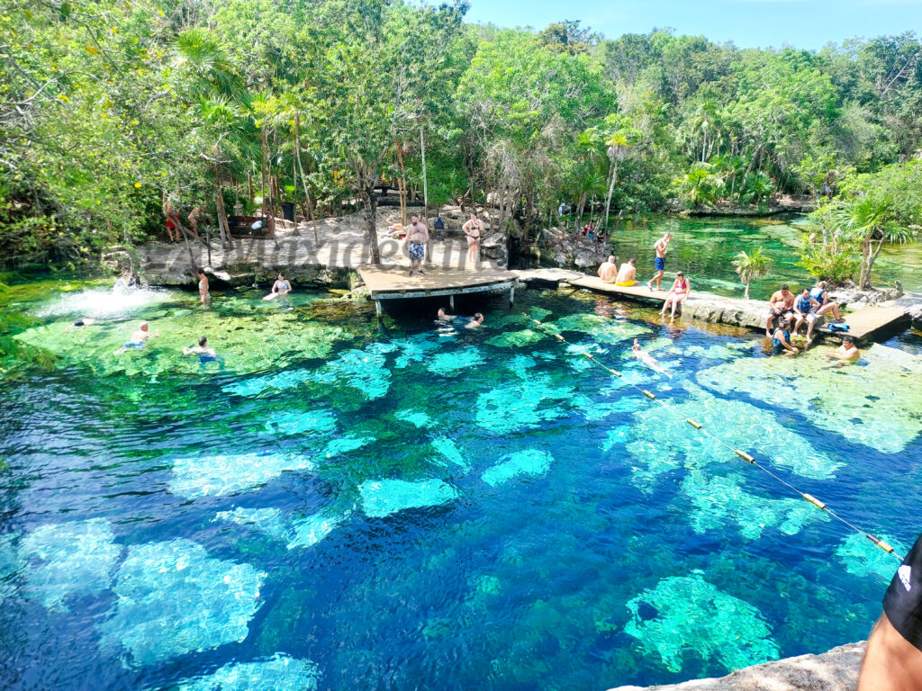 cenote-azul